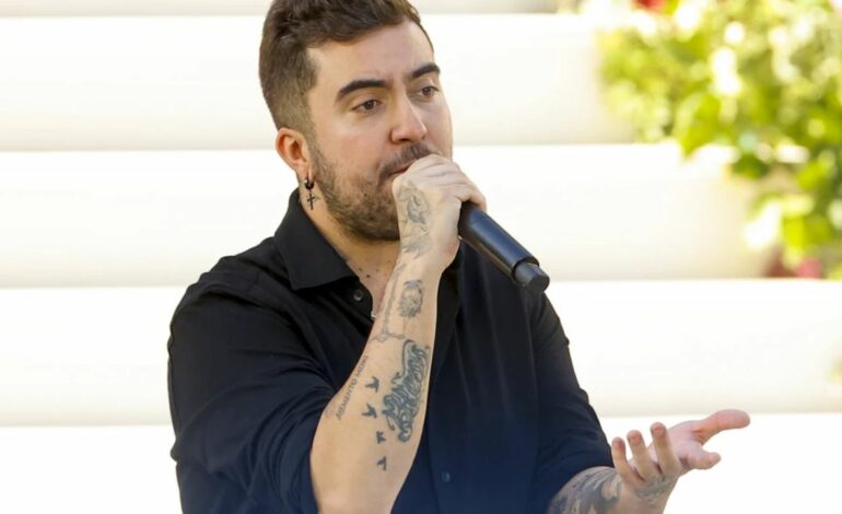  Justo cuando creíste que Beret no podía hacer nada peor que cantar, toca nuevos techos