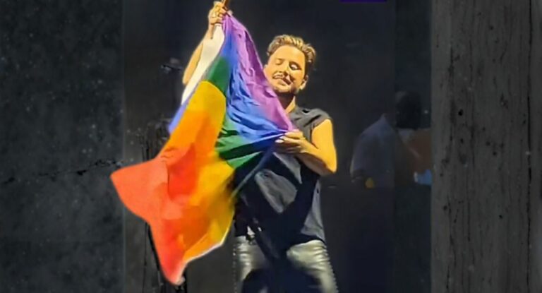 Manuel Carrasco responde a la charca: “¿Te parezco femenino? ¿Gay? ¿Y?”