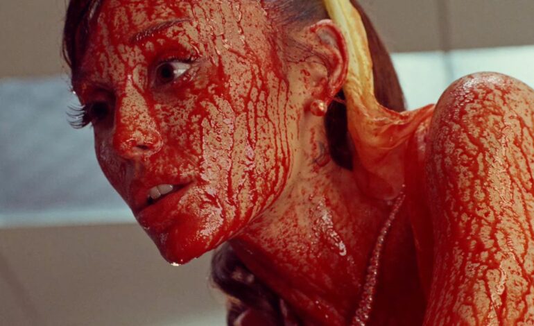  Ariana Grande monta el ‘The X Factor’ del gusto de Tarantino en ‘Petal’