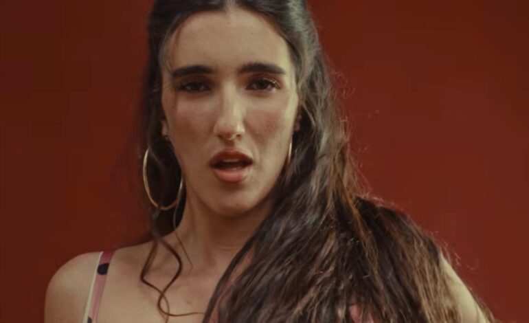  Amélie, Bigas Luna, Rossy De Palma y Romero De Torres bajo ‘La Falda’ de Judeline